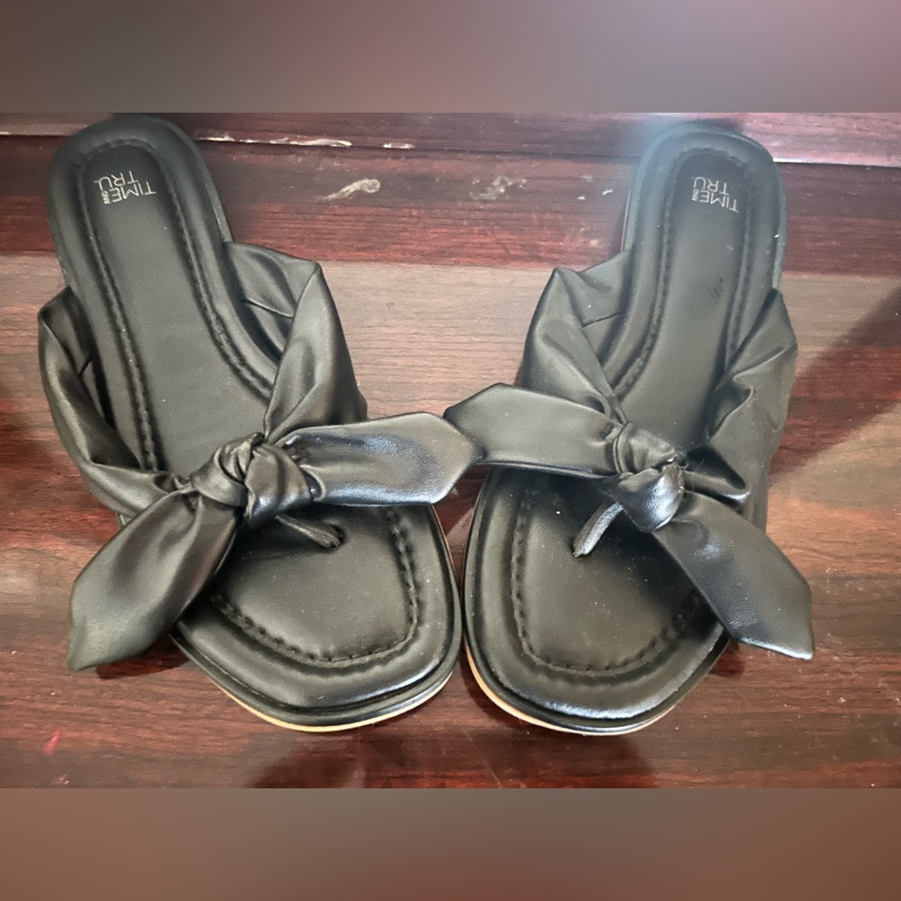 Time and Tru Women's Black Slide Sandals